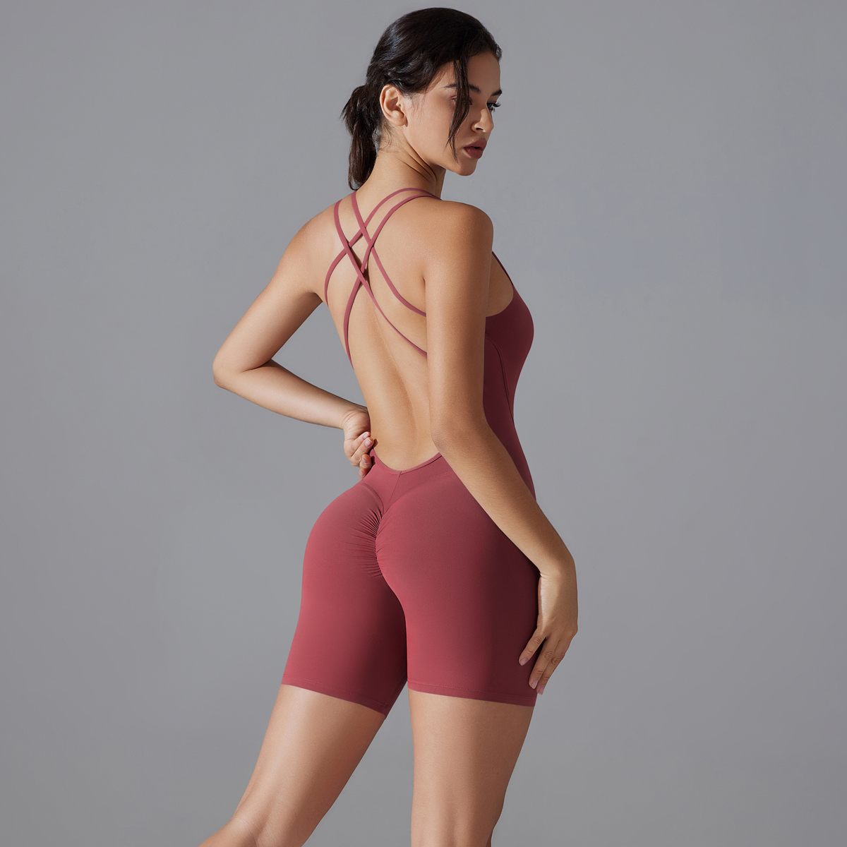 طقم يوجا مثير بدون ظهر رياضي ض - مراجعة Yoga Fitness Jumpsuit وسعره