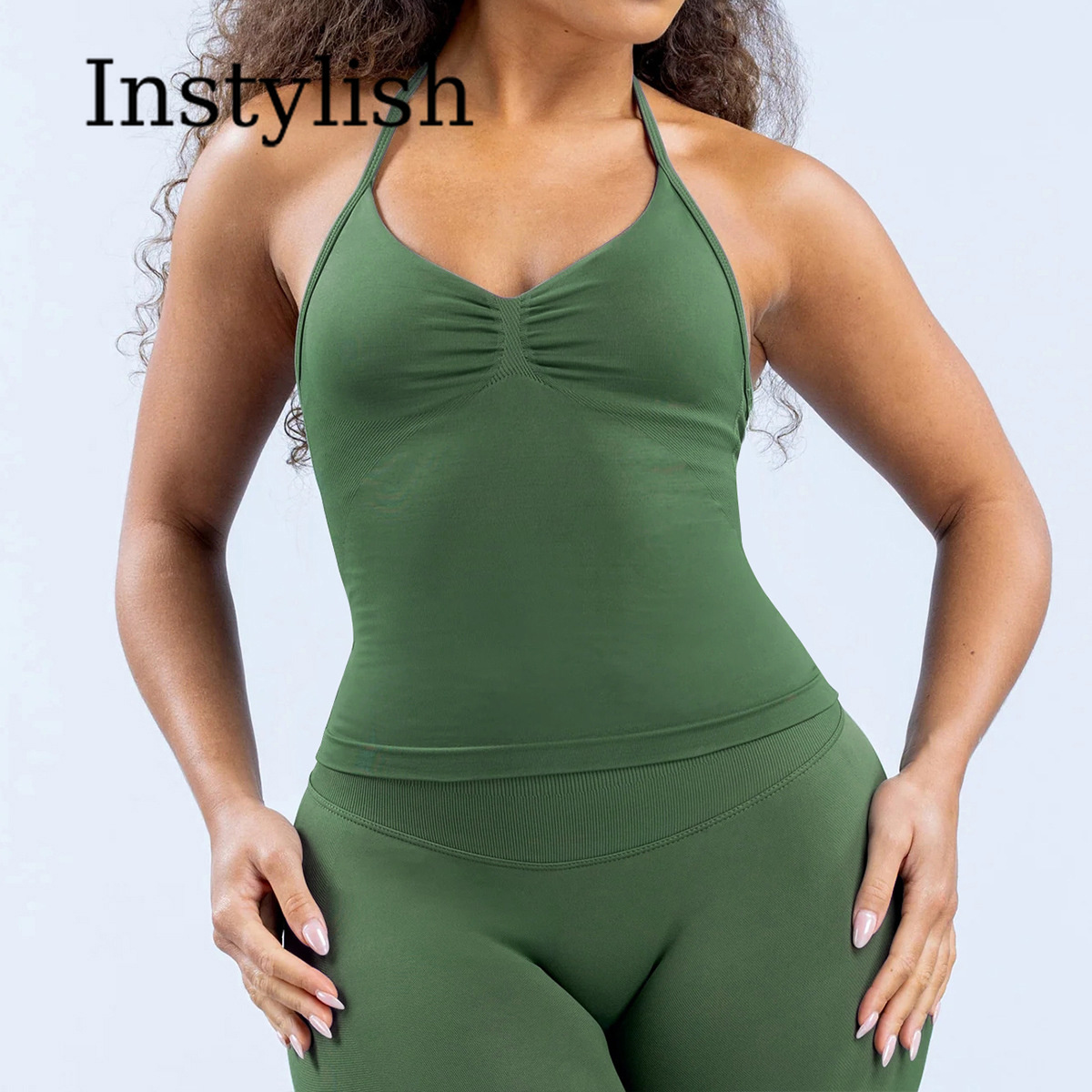 طقم يوجا نسائي من قطعتين بدون  - مراجعة Yoga & Fitness Center وسعره