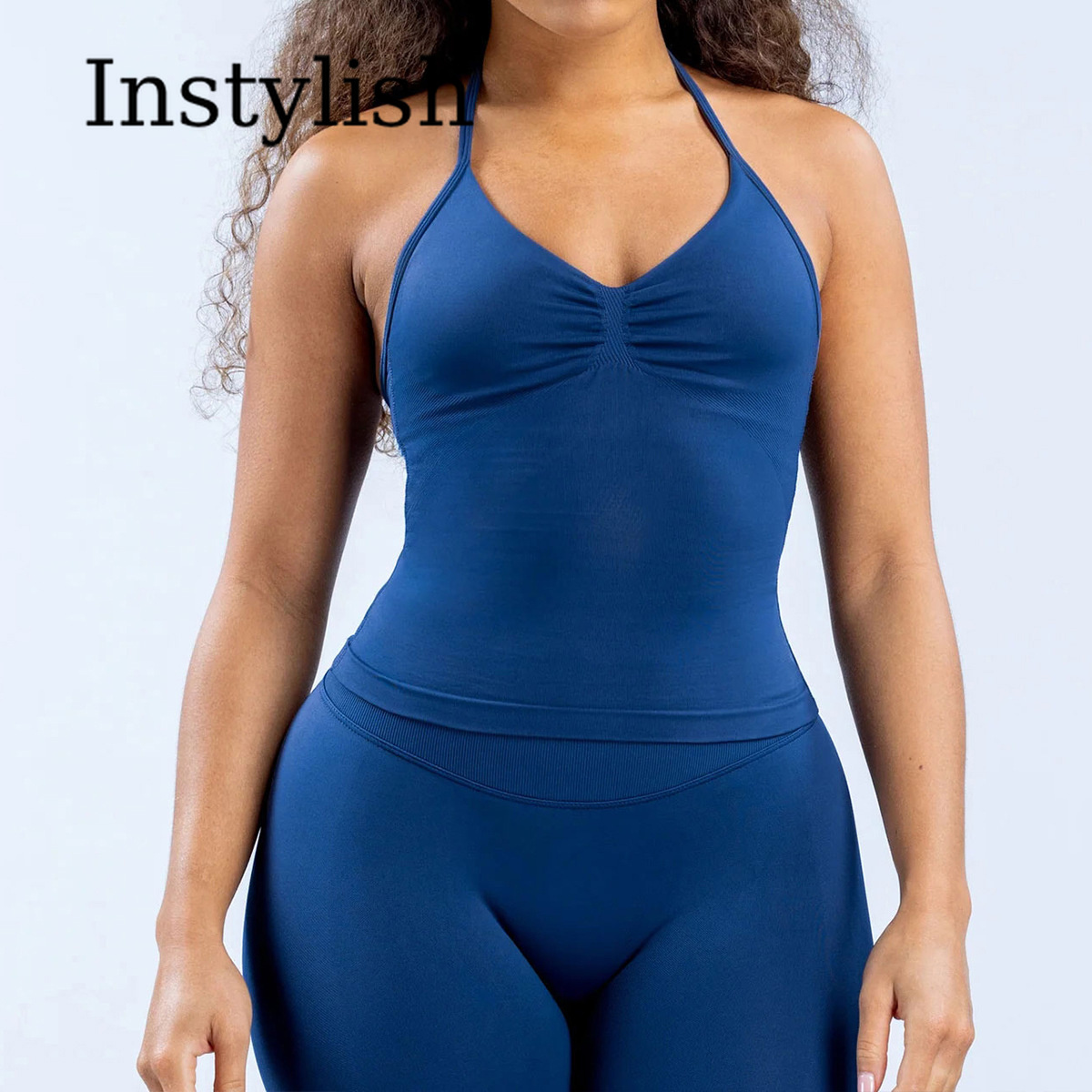 طقم يوجا نسائي من قطعتين بدون  - مراجعة Yoga & Fitness Center وسعره