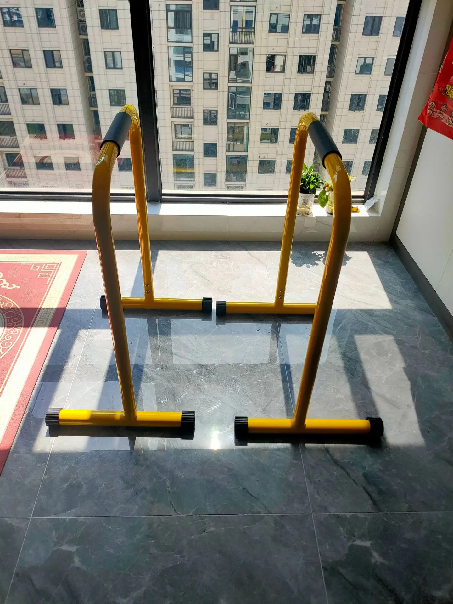 جهاز تدريب القوة متعدد الوظائف - مراجعة Dip Bar Parallel وسعره